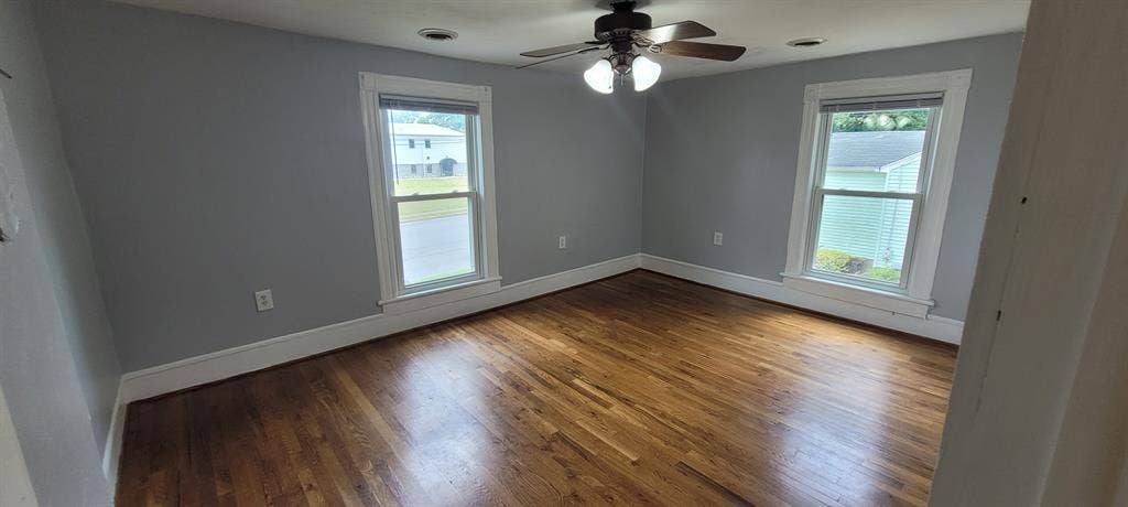 2 Rooms for Rent w/Shared Bathroom