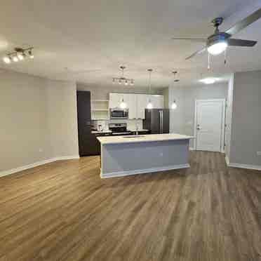 Apartment  in uptown for low price