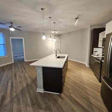 Apartment  in uptown for low price