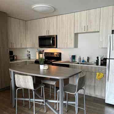 Looking for relet/sublet Aug