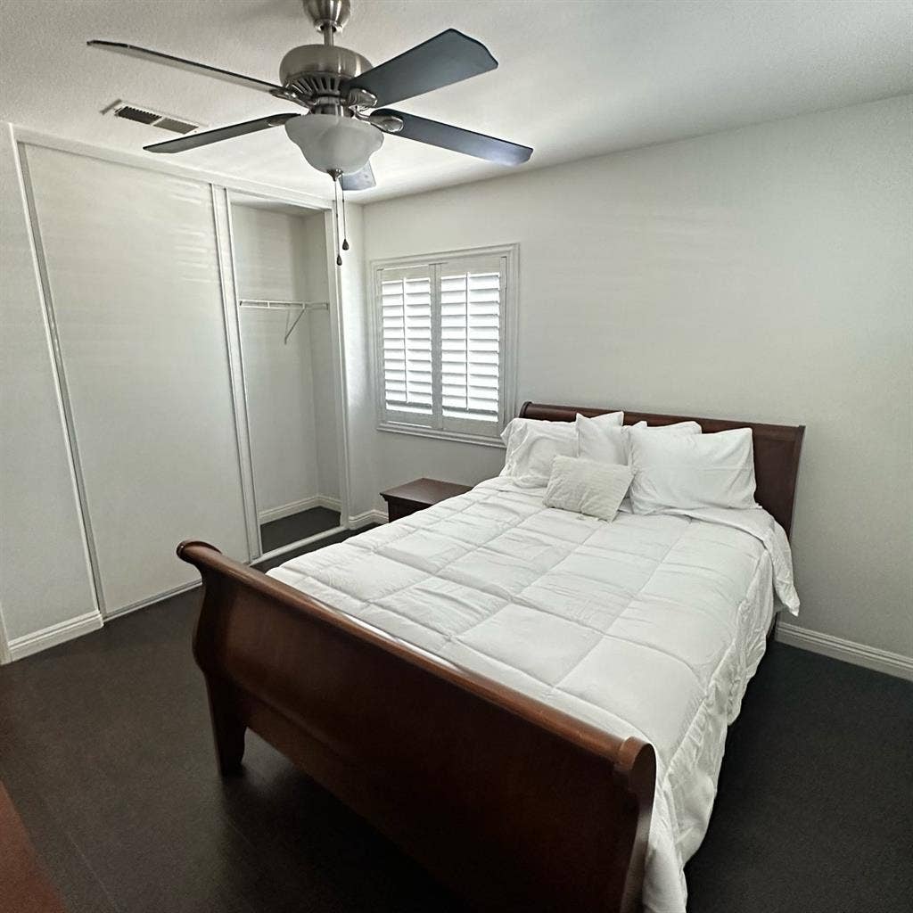 Beautiful clean rooms for rent