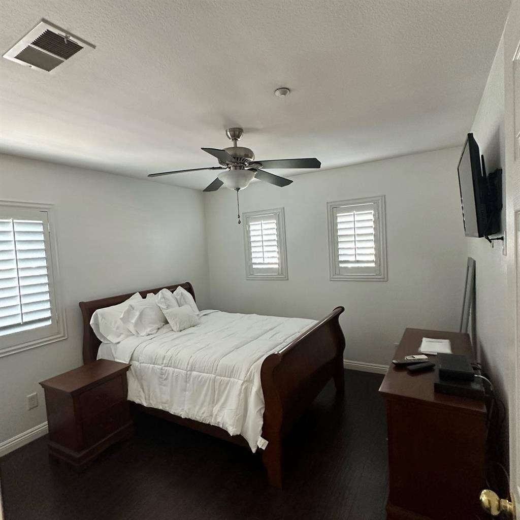 Beautiful clean rooms for rent