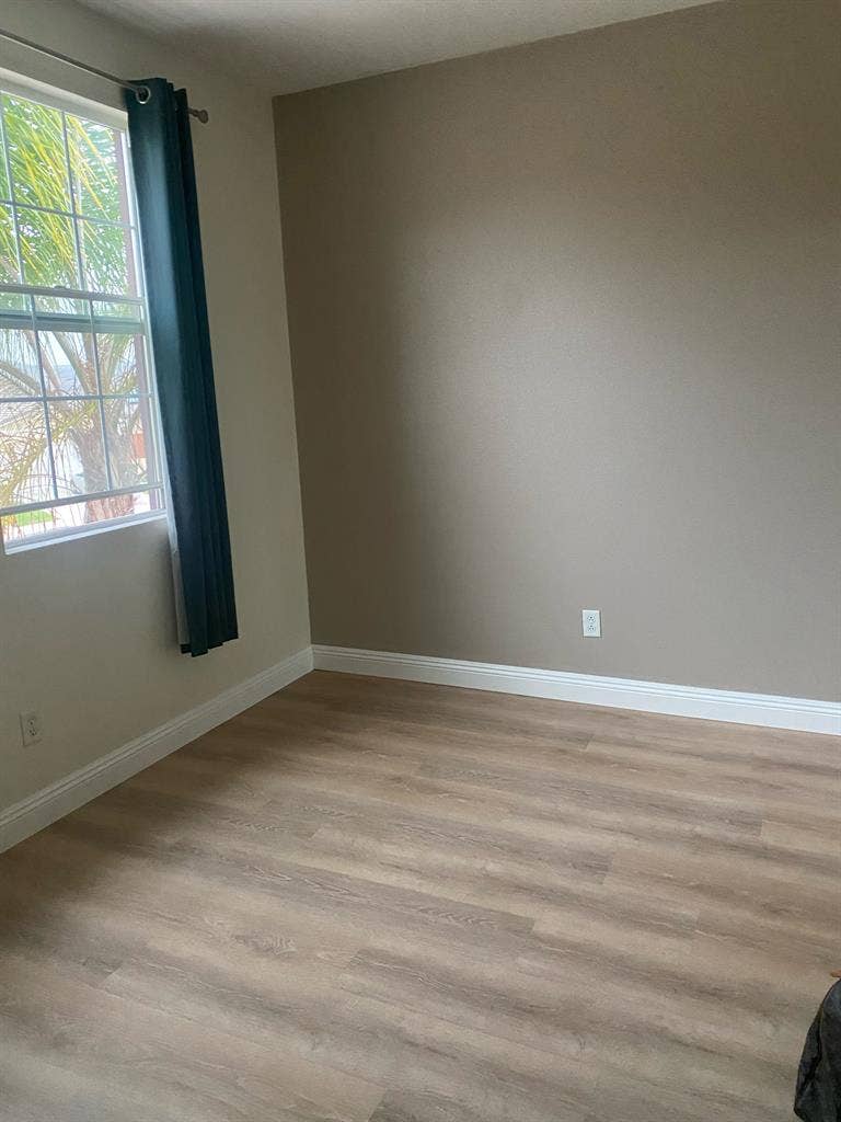 Beautiful Room To Rent in Oceanside