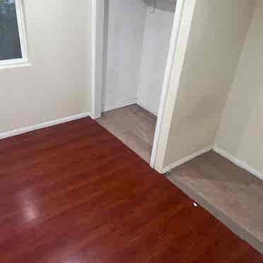 2 Rooms in 
Hawthorne (Move in Now!)