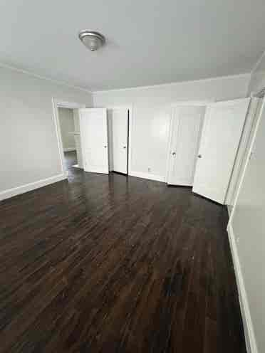 Huge apartment. Minutes to downtown