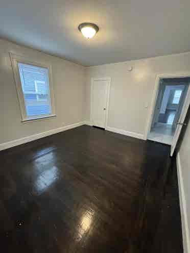 Huge apartment. Minutes to downtown