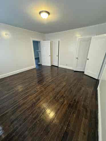 Huge apartment. Minutes to downtown