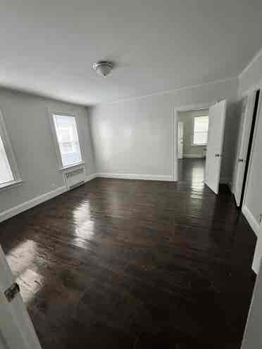 Huge apartment. Minutes to downtown