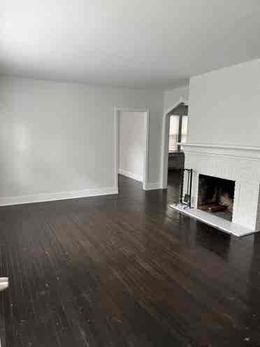 Huge apartment. Minutes to downtown