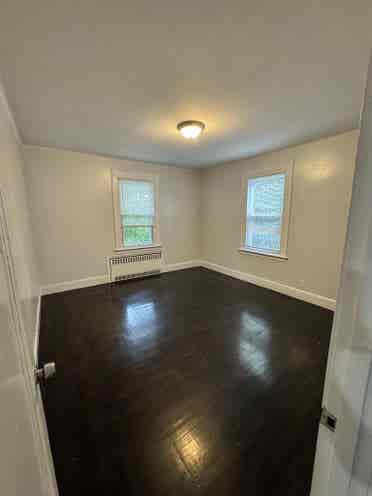 Huge apartment. Minutes to downtown