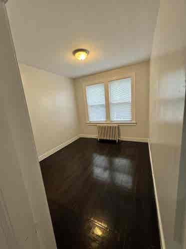 Huge apartment. Minutes to downtown