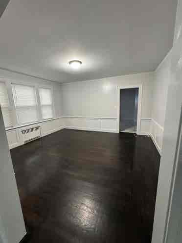 Huge apartment. Minutes to downtown