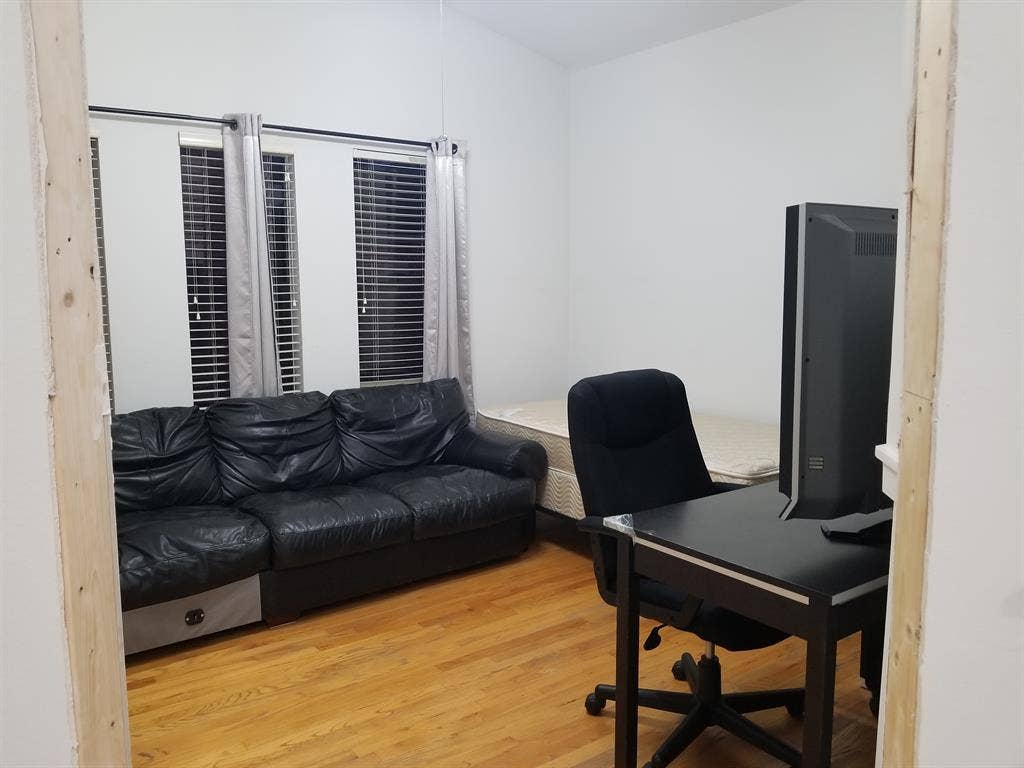 Furnish Room for rent in Meyerland