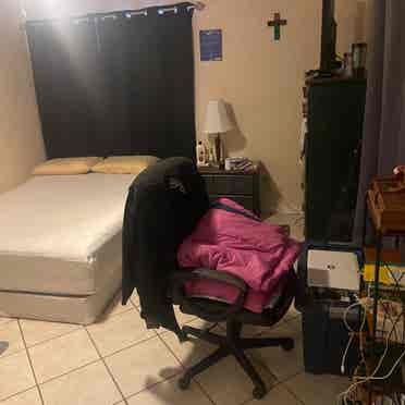 Spacious  furnished room to rent