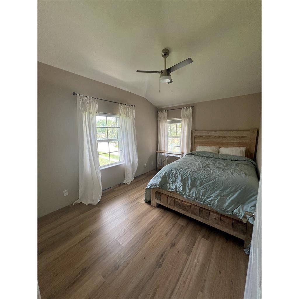 ROOM FOR RENT IN BOYNTON