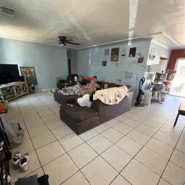 4 bedroom house in Hanford, CA