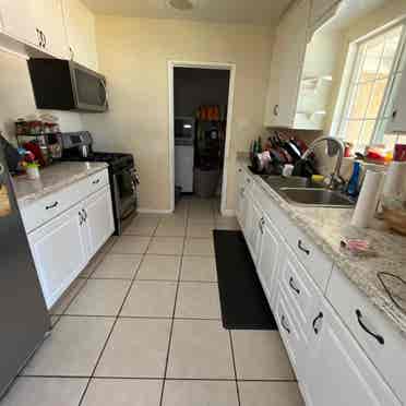 4 bedroom house in Hanford, CA