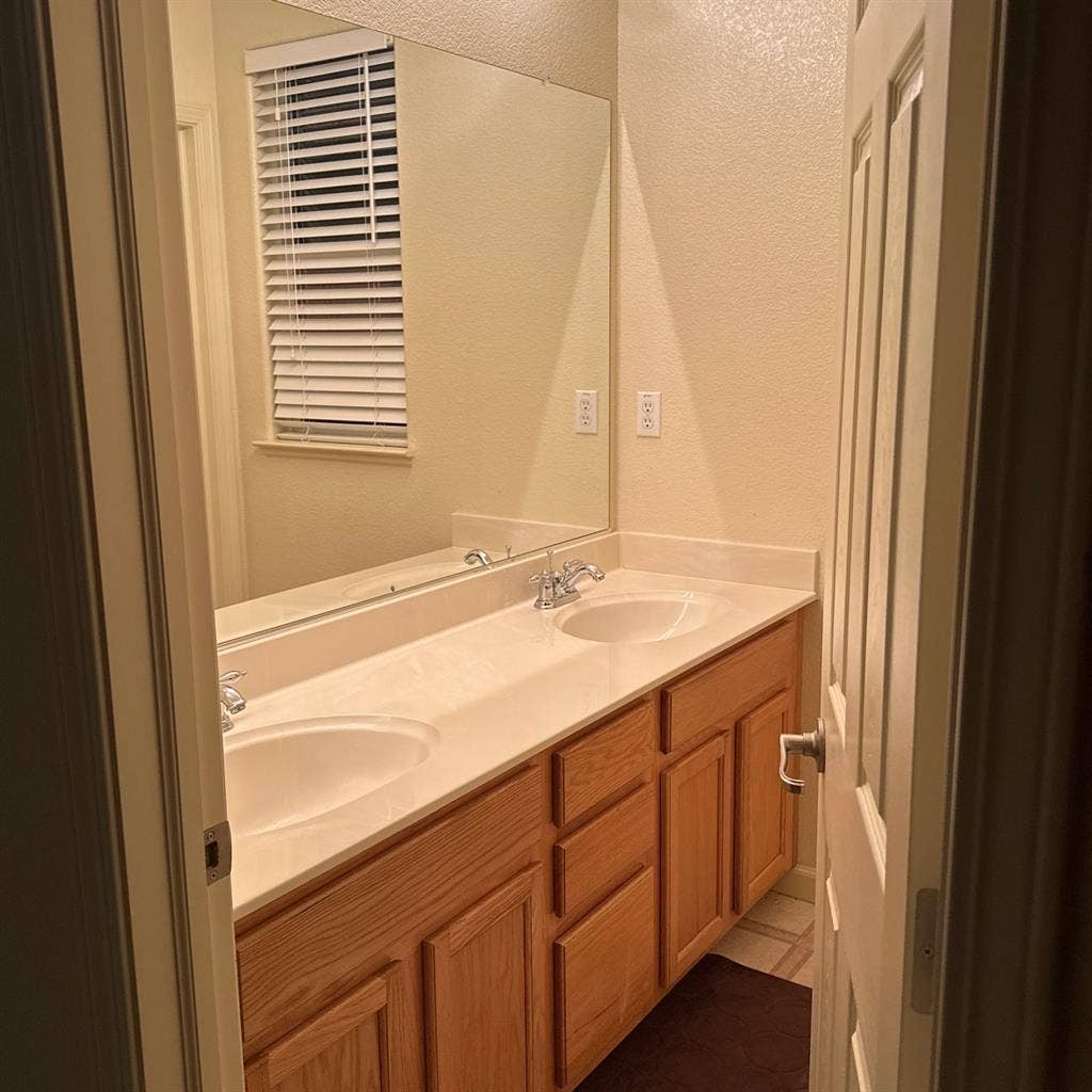 Room in the heart of Natomas