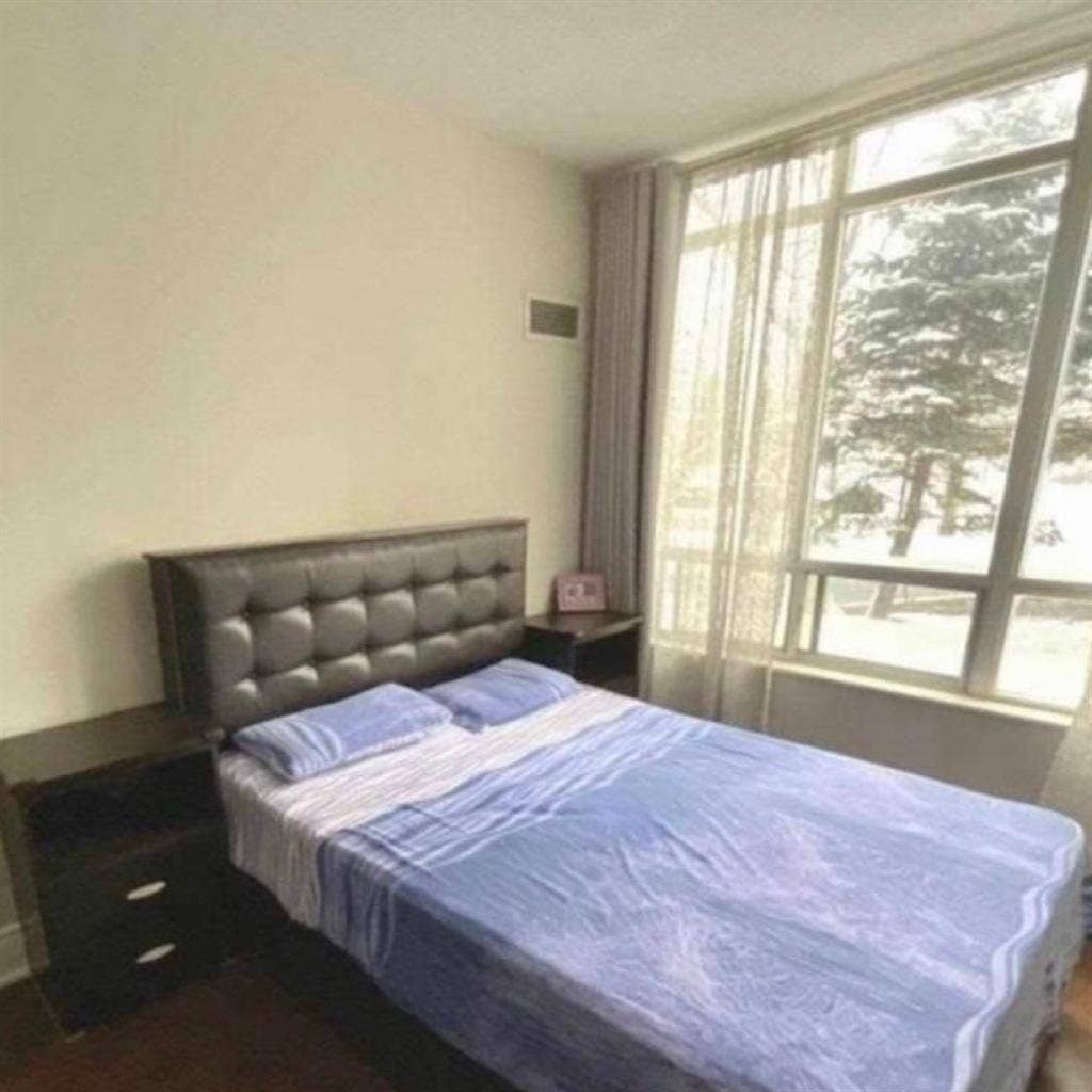 Looking for Roommate-Humber college