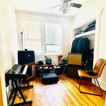 1 Bedroom w/attached office/studio