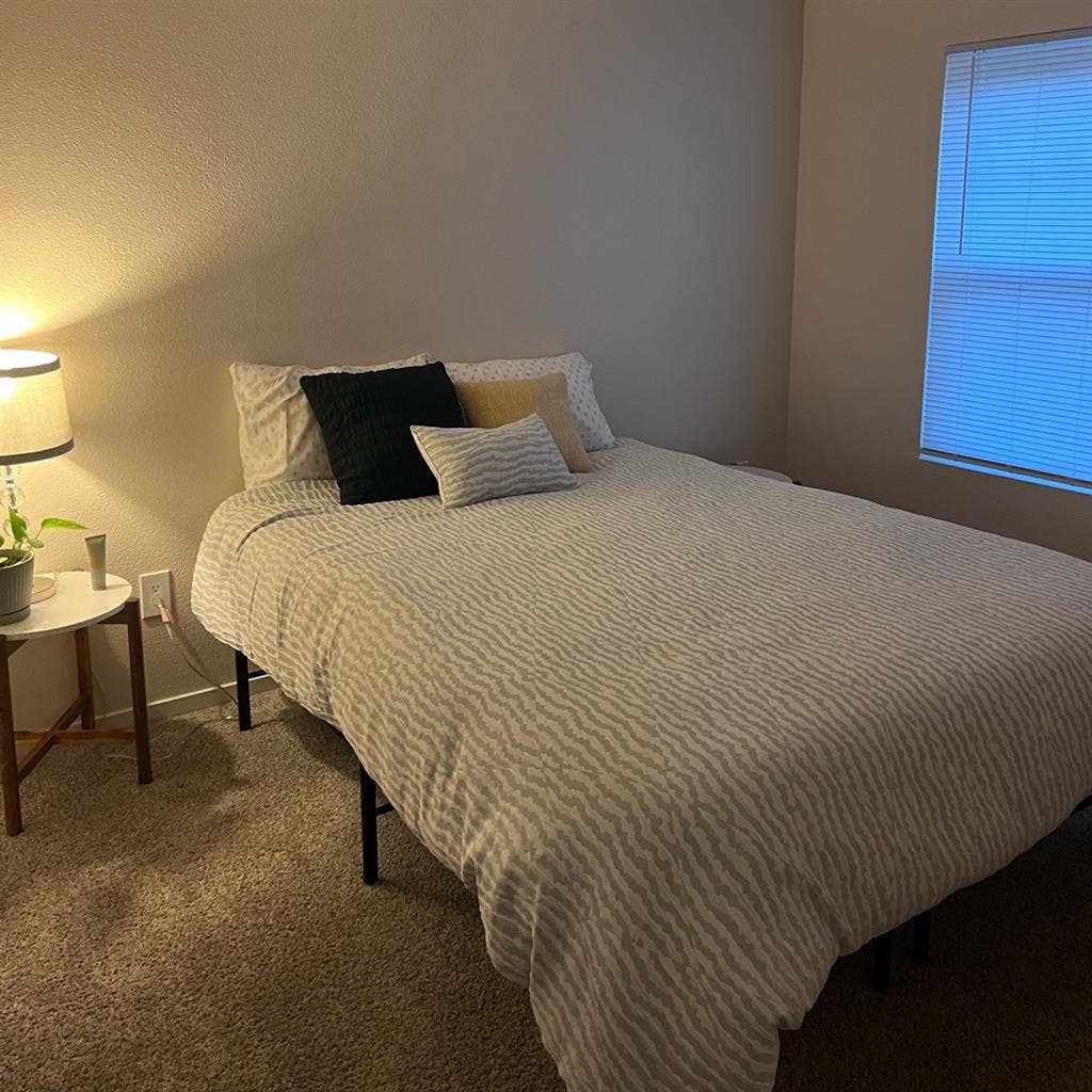 Room available located in NW Reno