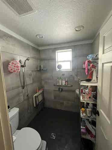 URGENT PRVT Room w/own bathroom