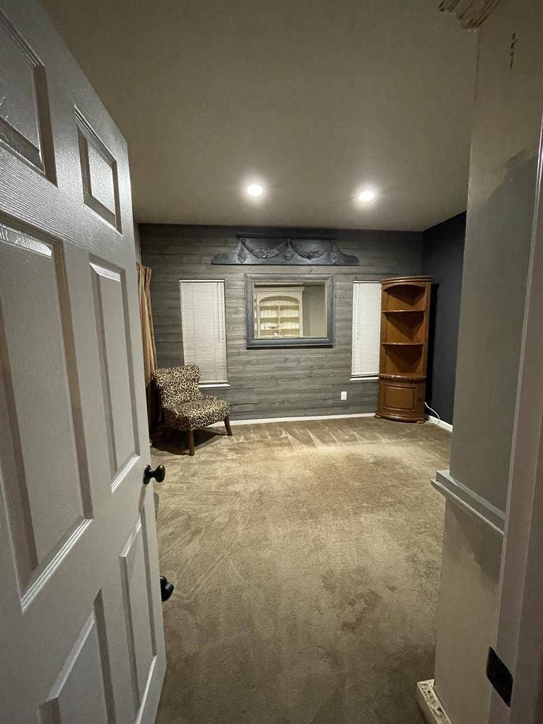 URGENT PRVT Room w/own bathroom