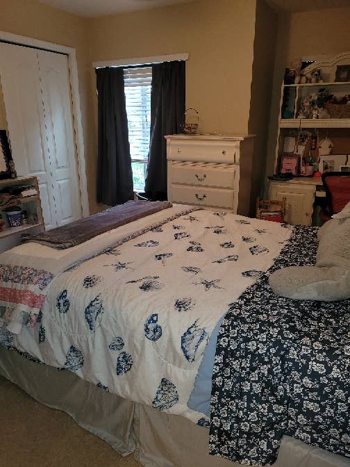 Furnished room w/bathroom available