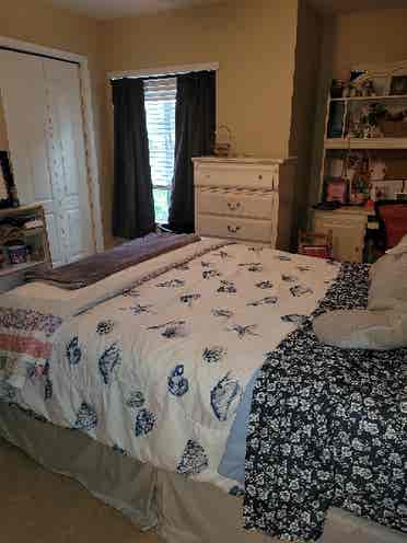 Furnished room w/bathroom available