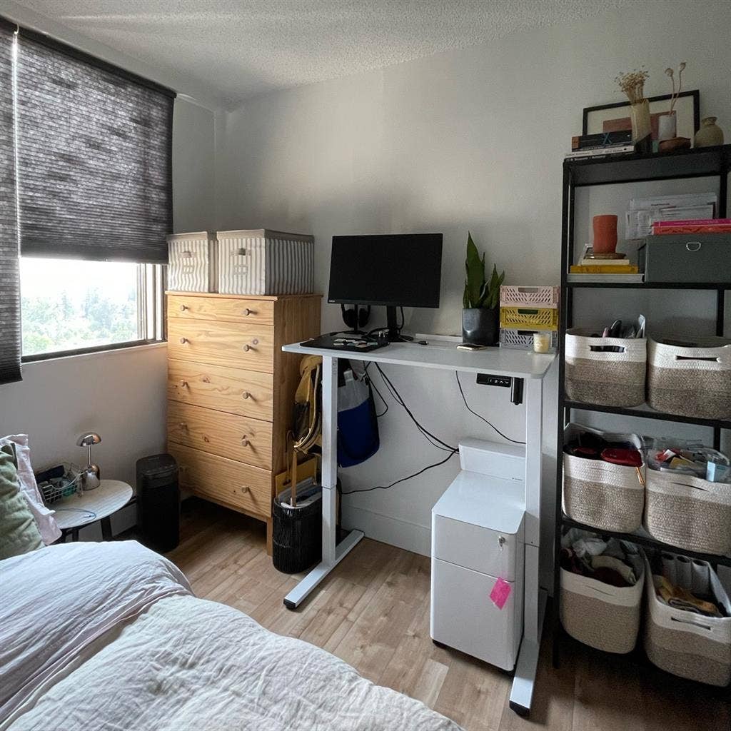 Looking for Female Roommate