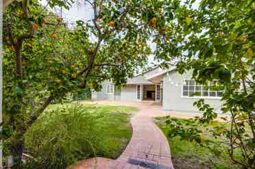 House in Sherman oaks