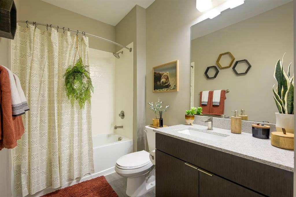 Sublease w/ Private Bath + Walk-in