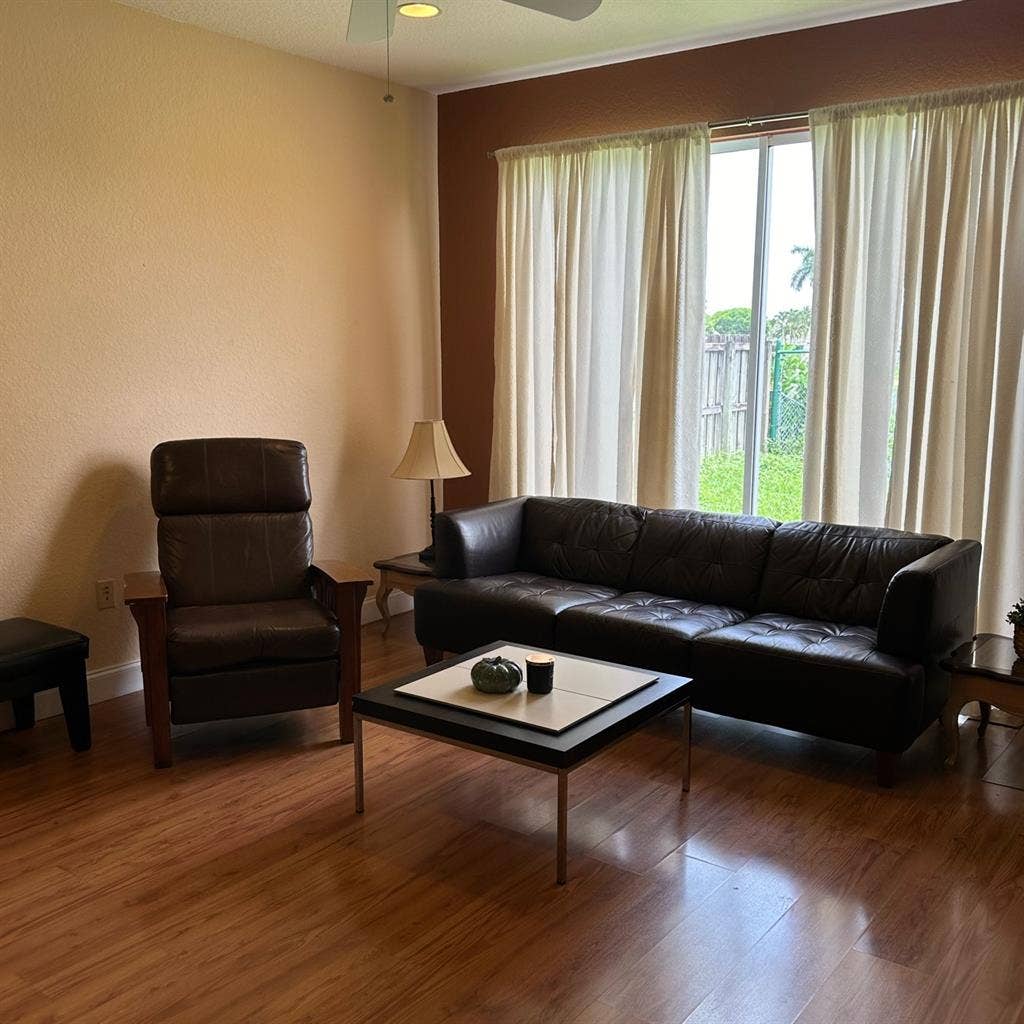 Room for Rent in Kendall,
 Miami