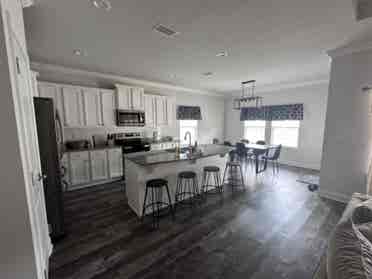 Room Available in Peach Creek Neigh