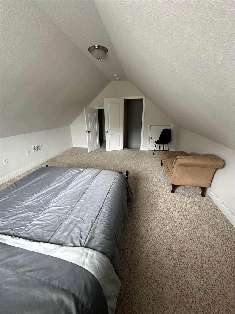 Room Available in Peach Creek Neigh