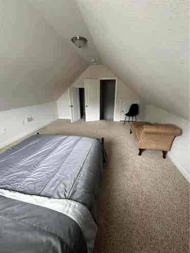 Room Available in Peach Creek Neigh