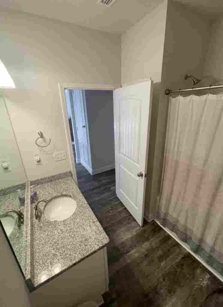 Room Available in Peach Creek Neigh