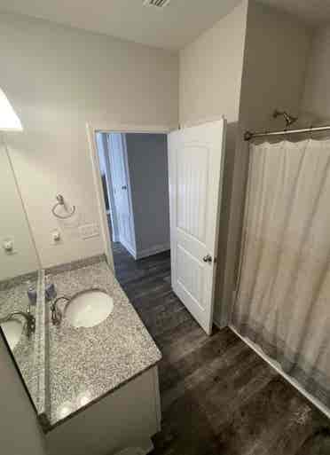 Room Available in Peach Creek Neigh