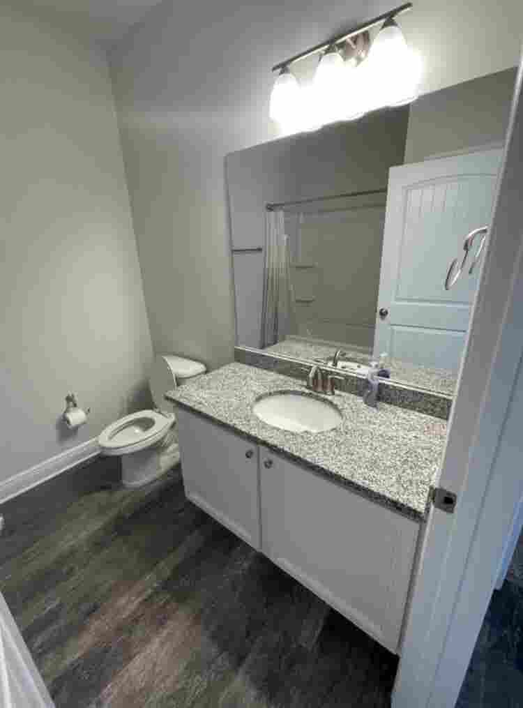 Room Available in Peach Creek Neigh