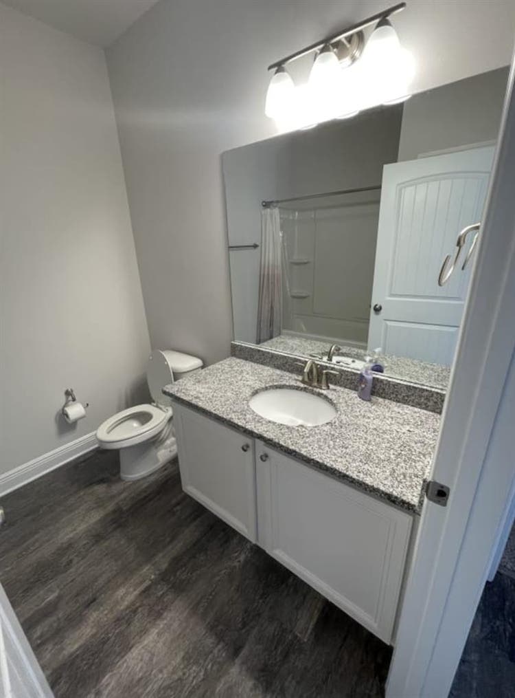 Room Available in Peach Creek Neigh