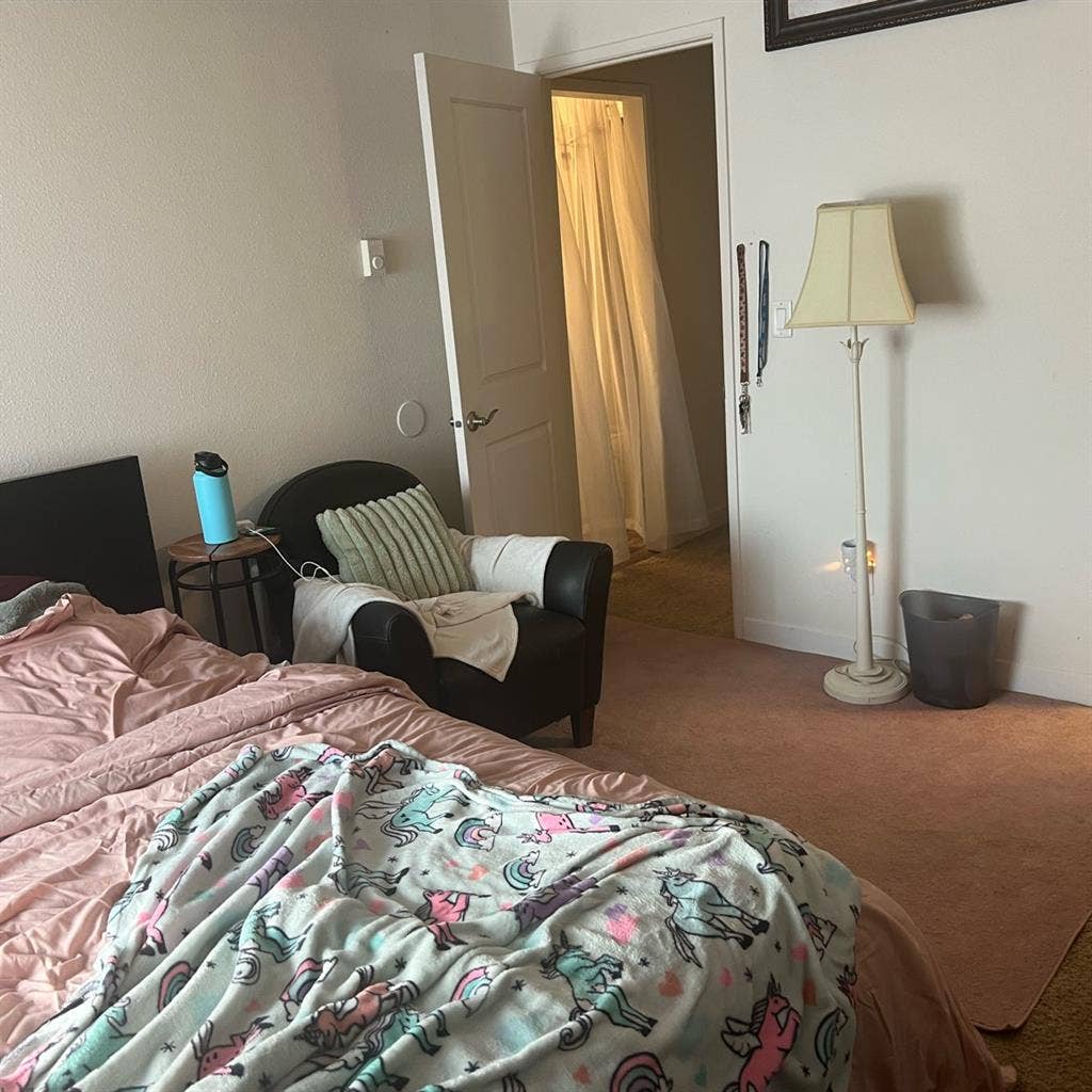 Looking for a Roommate -Tigard Area