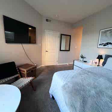 1 room available in prime hollywood