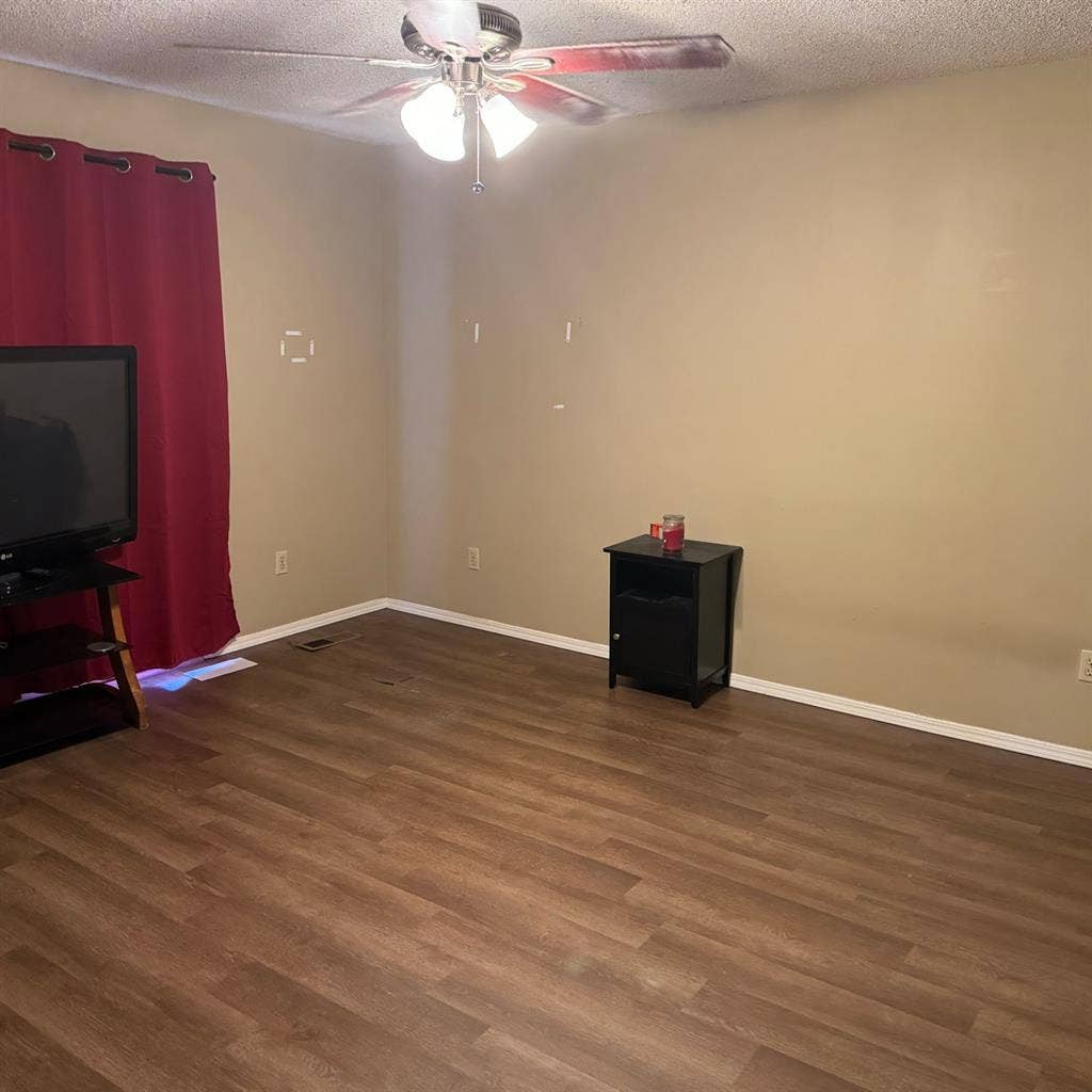 large spacious room available now!