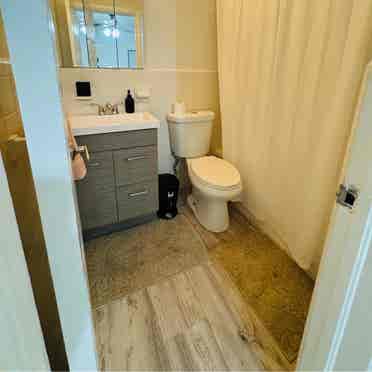 room with private bathroom in Miami