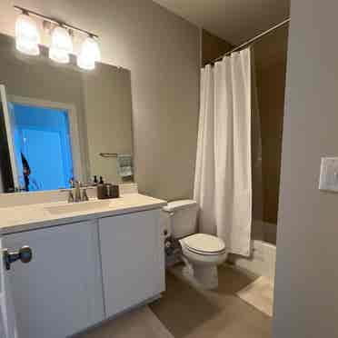 Bedroom & Private Bath in SE Austin