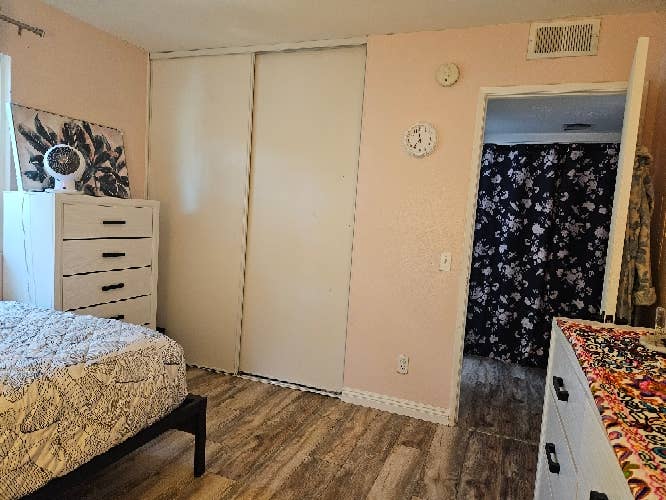 $ bed/bathroom Female ONLY