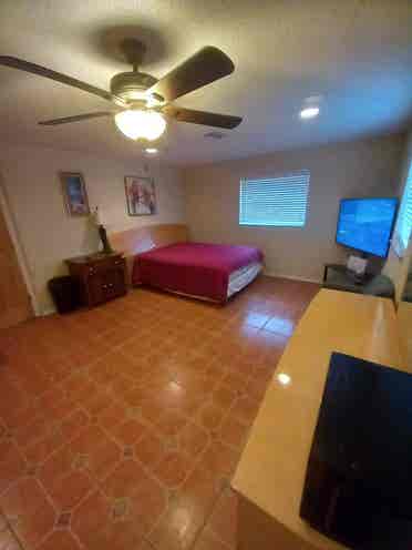 Jupiter Pool Home (Master Bedroom)