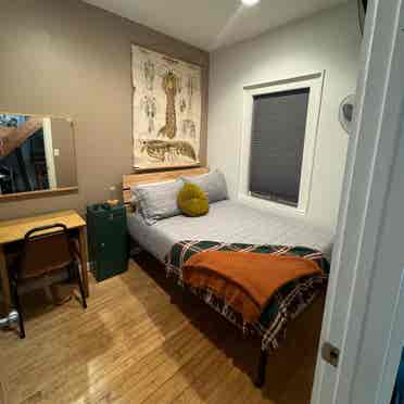 Fully-Furnished Room in cute duplex