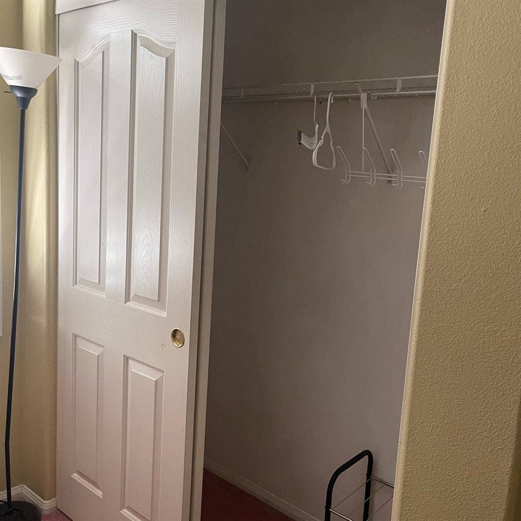 Room for rent in 
eastvale!!