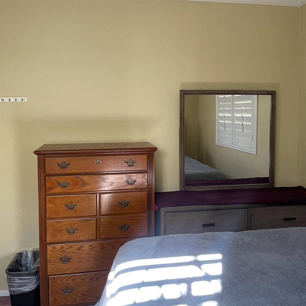 Room for rent in 
eastvale!!